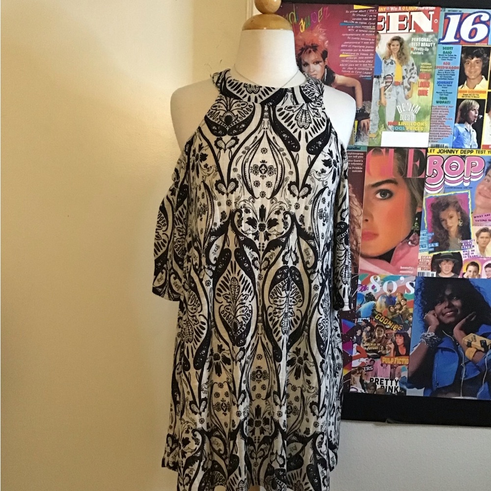 Chic Black and White Patterned Blouse
